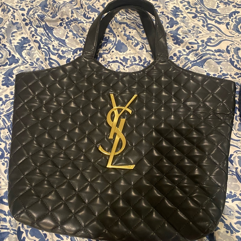 Perfect oversized tote great carry on